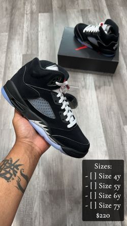 Jordan 5 “black metallic reimagined” Size 4y, 5y, 6y