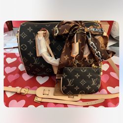 Fashion Purse With Accessories 