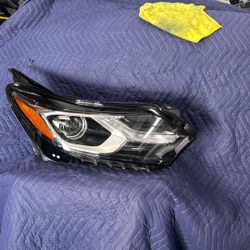 2019 2022 Chevy equinos, right Headlight,