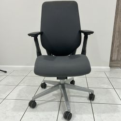 "Steelcase Gesture" Office Chair