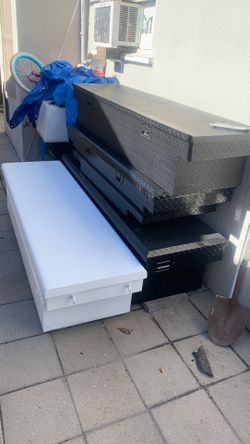 Tool boxes recién pintadas están en muy buenas condiciones tengo de varios tamaños grandes y chicas negras y blancas están casi nuevas