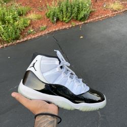 Jordan 11 Concord sz 10.5