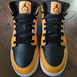Jordan 1 mid Taxi sz 4Y $60 OBO