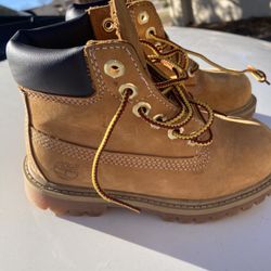 Boots for boys in honey color,  