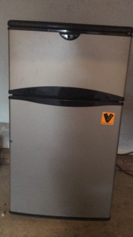 Frigidaire Mini Refrigerator with full Freezer.