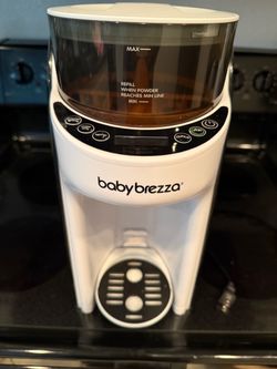 Baby Breeza Formula Pro Lightly Used + 3 Replacement Funnels