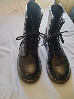 Dr. Martens Black Leather Lace-Up Boots size 6