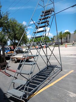14  Step Ladder Like New