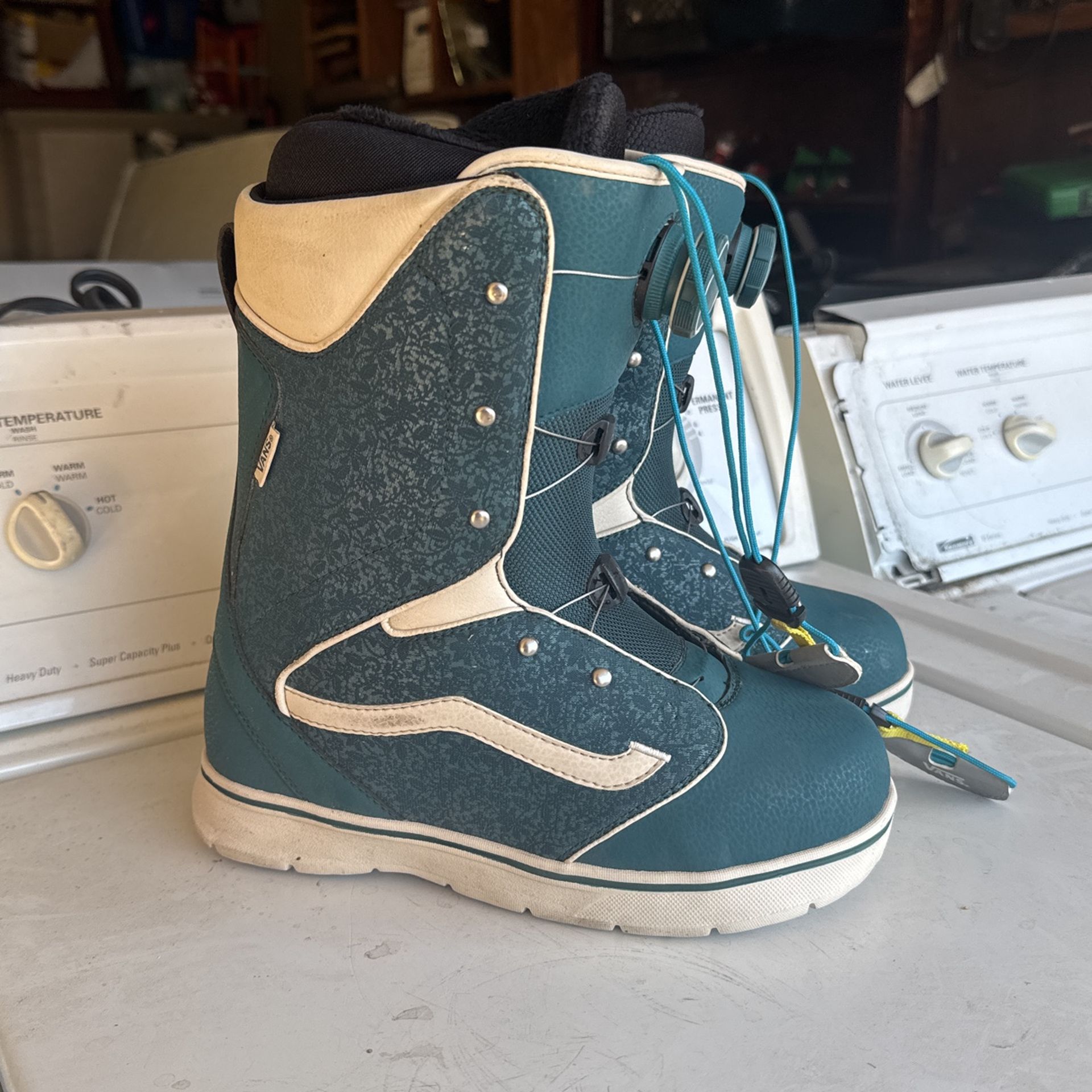 Vans Womens Encore OG Snowboard Boot Size 7