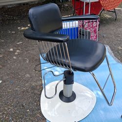 Free barber chair