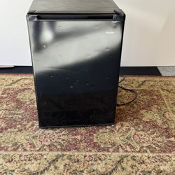 18.5wx16Dx26.5T Mini Fridge / Fridge 