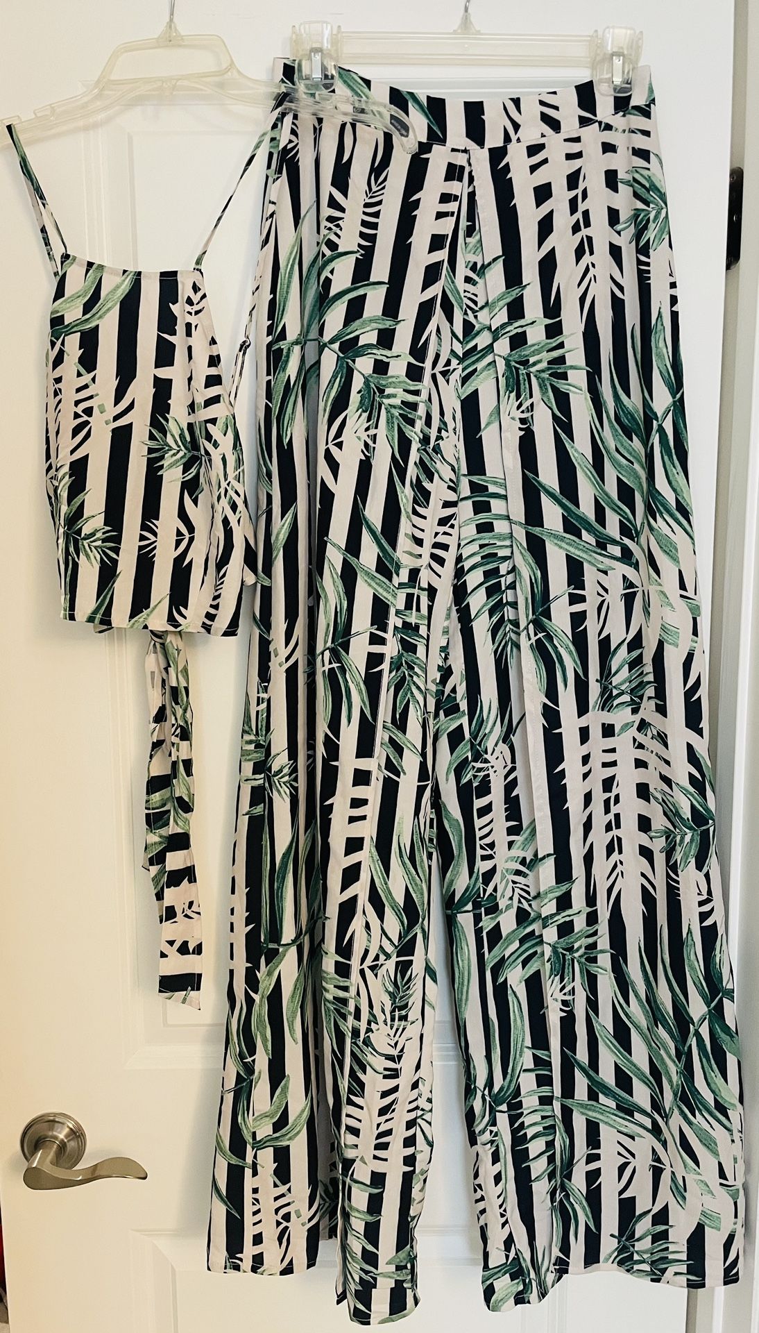 2-piece Vacation Outfit (size Small)