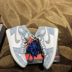 Jordan 1 Hyper Royal 8M