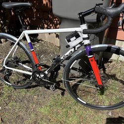 2016 Salsa Colossal Road Bike 56 cm