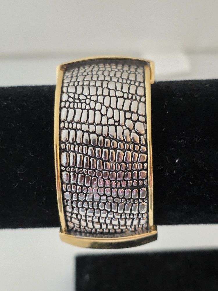 Joan Rivers Watch 28mm Gold Silver Tone Textured Bangle display picture 3
