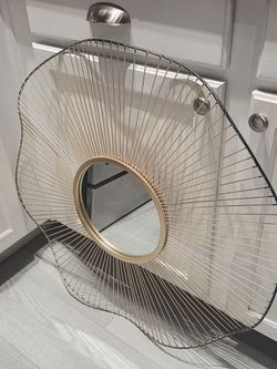 29" Gold Wire Sunburst with Wall Mirror 11"