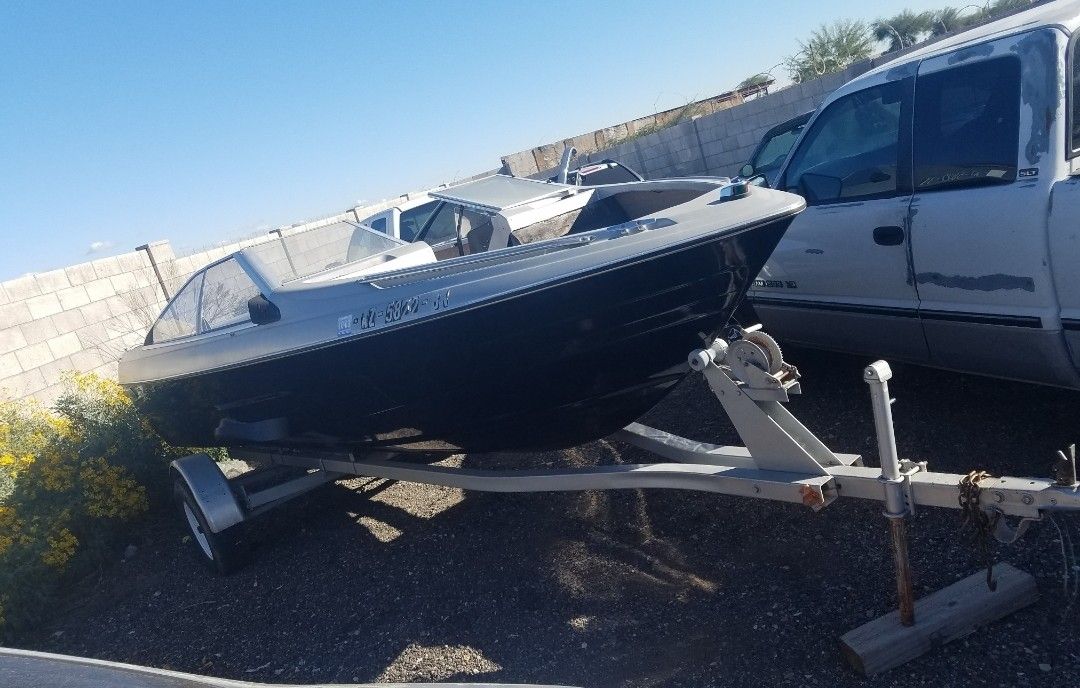 1986 Bayliner Capri Boat & Trailer