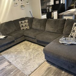 🛋️ Sectional Sofa for Sale – Great Condition!