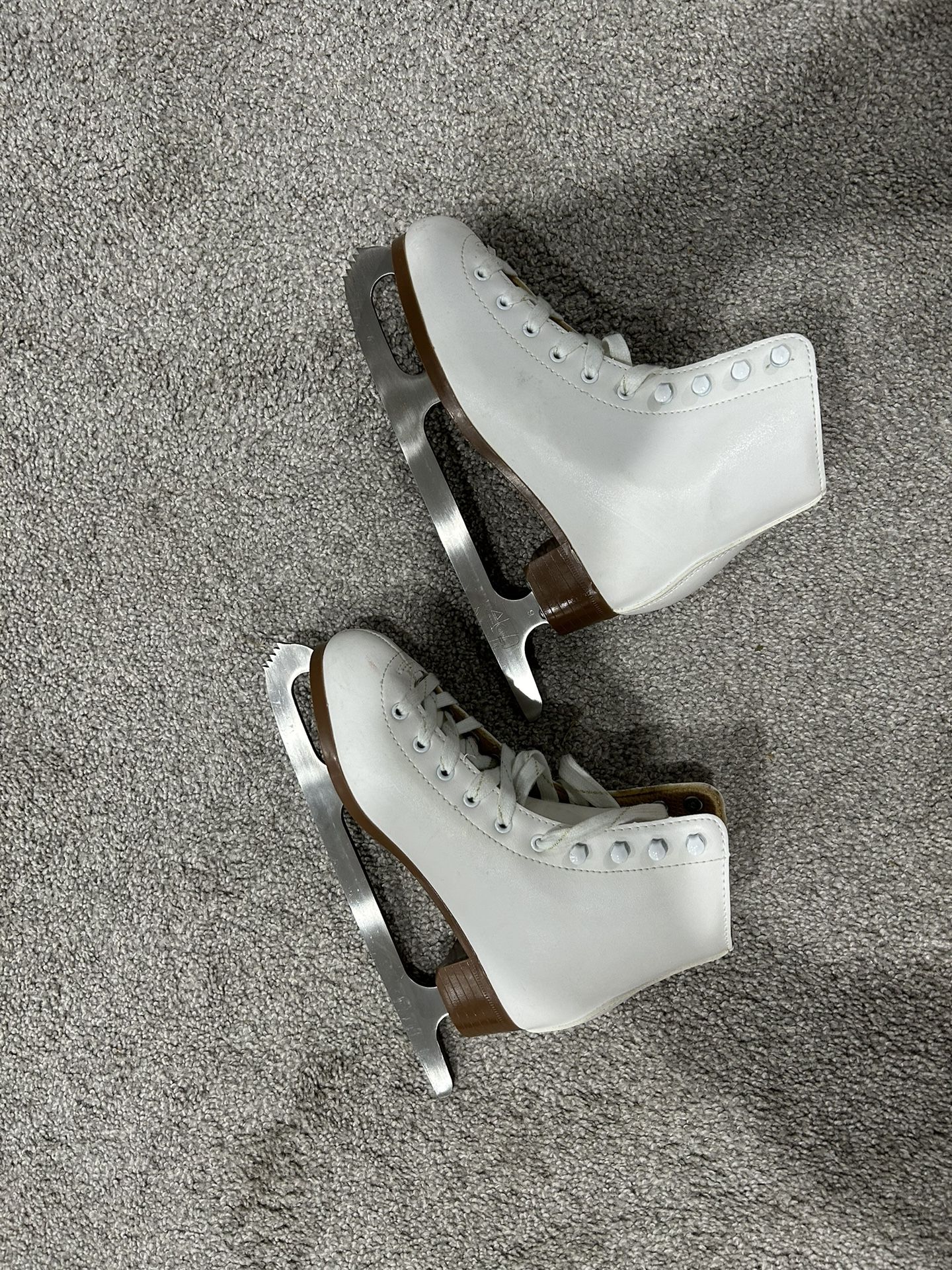Skates