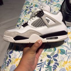 Jordan 4 Retro Military Black 