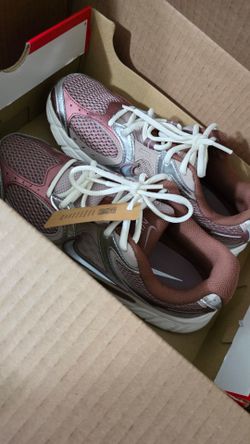 NIKE
V5 RNR - Womens