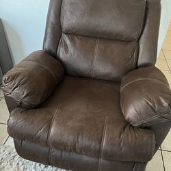 Barely Used Recliner Chair (Super Soft!) 