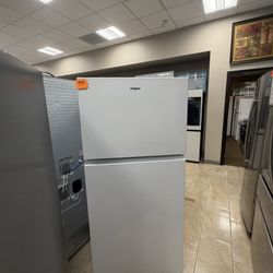 Whirlpool Appartment Size Fridge 