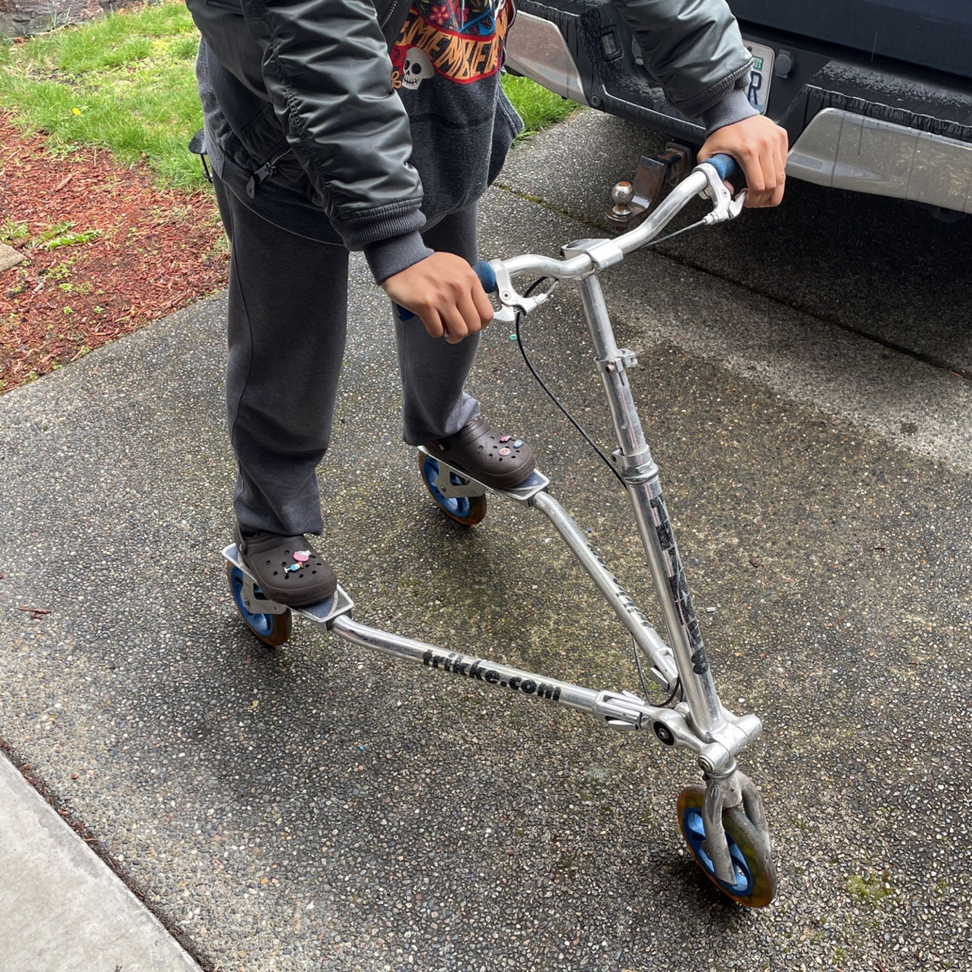 TRIKKE T8 3CV 3 WHEEL ADULT WHEEL CARVING SCOOTER FOLDABLE for