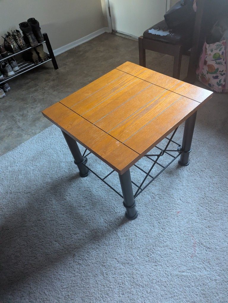 End table 20x24x22