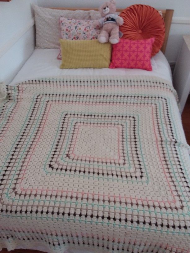 Beautiful Afghan.  Great In  Boho Room Decor.  Dorm Room.  Bedroom.  Very Soft, Handmade