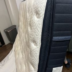 Queen Pillow top Mattress 