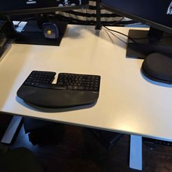 Standing Desk  - Autonomous Desk 2