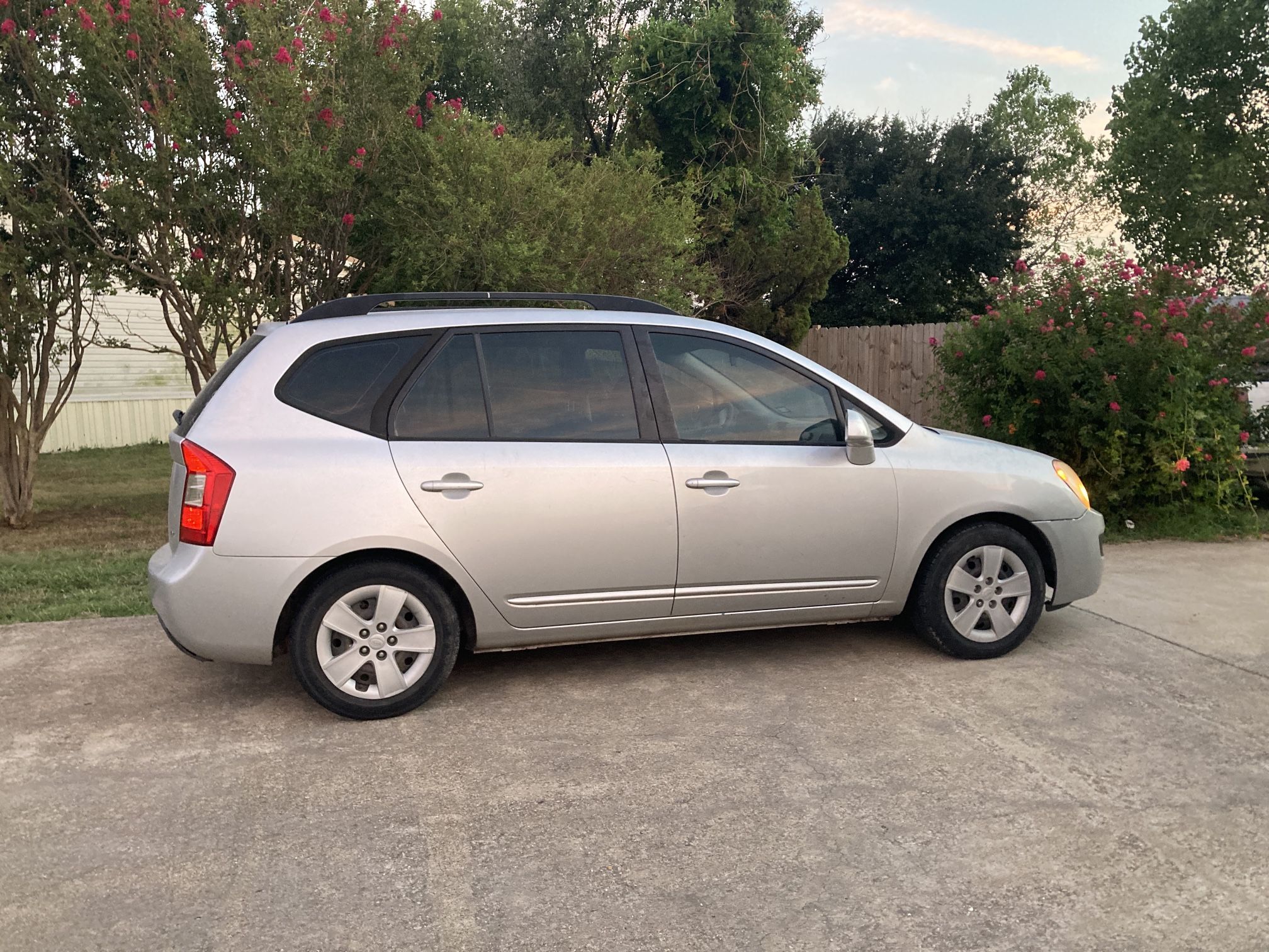 2009 KIA Rondo