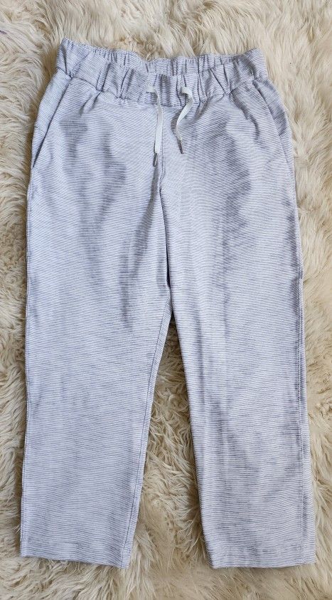 LULULEMON On the Fly Crop *23" Wee are From Space White/Gray Nimbus Size 6