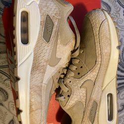 Used Women’s Nike AirMax Size 7