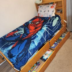 Twin Youth bed W/Bedding & Storage!!