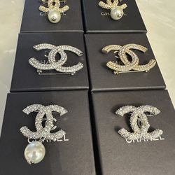 Set Of 8 Broshes With Boxes New