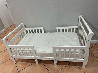 Toddler bed with mattress