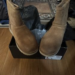 Men’s UGG’s Size 9