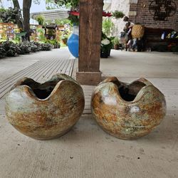 Small Wavy Clay Pots, Planters, Plants. $45 cada una