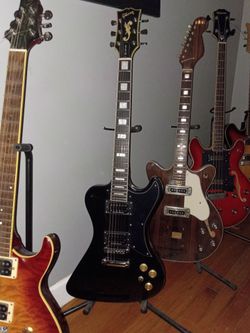 R n d chibson guitar
