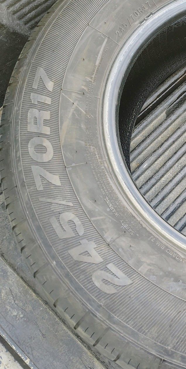 Barely Used Tires Lion Sport H/T 245/70R17