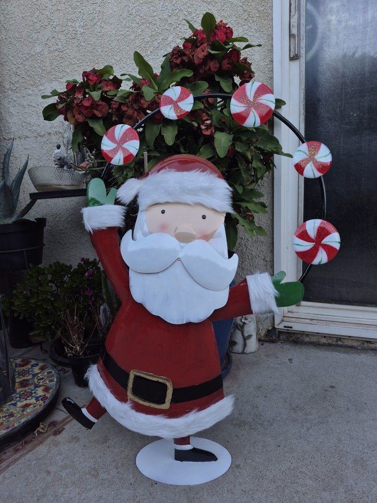 Santa Candy Sculpture