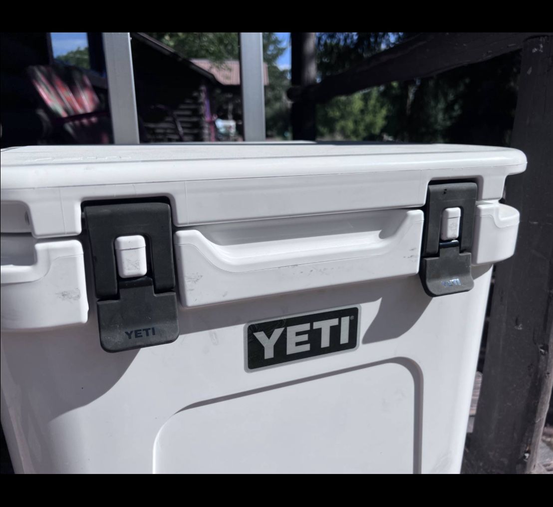 Yeti -Rolling Roadie 60 Cooler