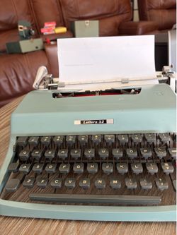 Vintage Olivetti Lettera 32 Portable Typewriter with Original Carrying Case