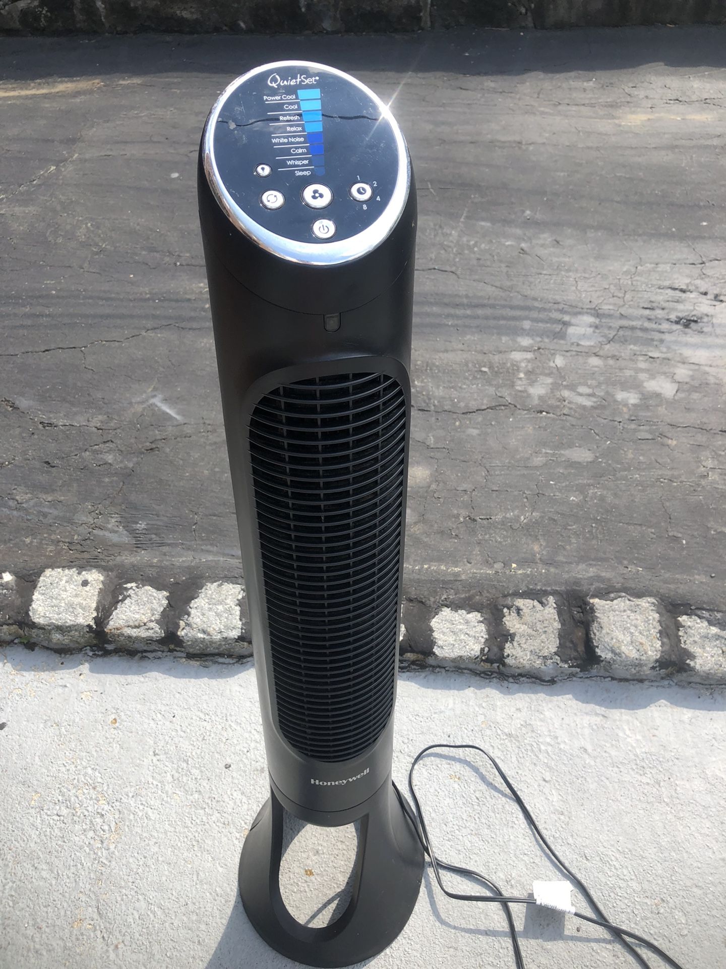 Very Good Condition Honey Well Tower Fan