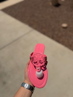 Dark pink Tory’s 8.5