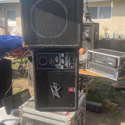 Two Monitors Powered Peavey Sise 12s