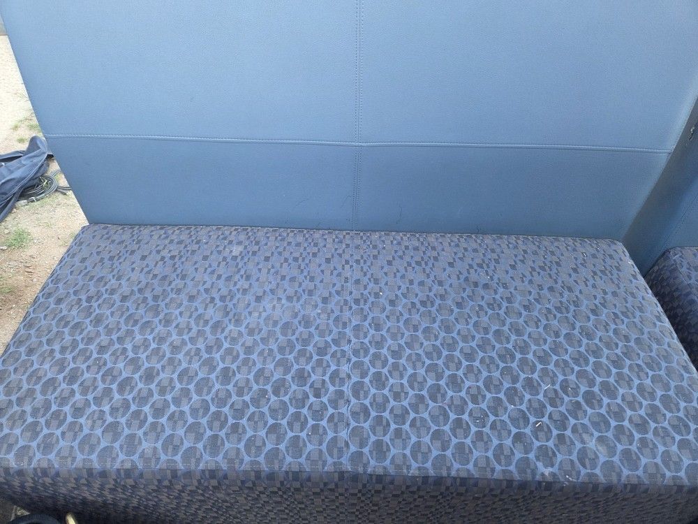 SET(2) OF NATIONAL LOUNGING SEATING