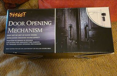 Spirit Halloween Door opening Mechanism